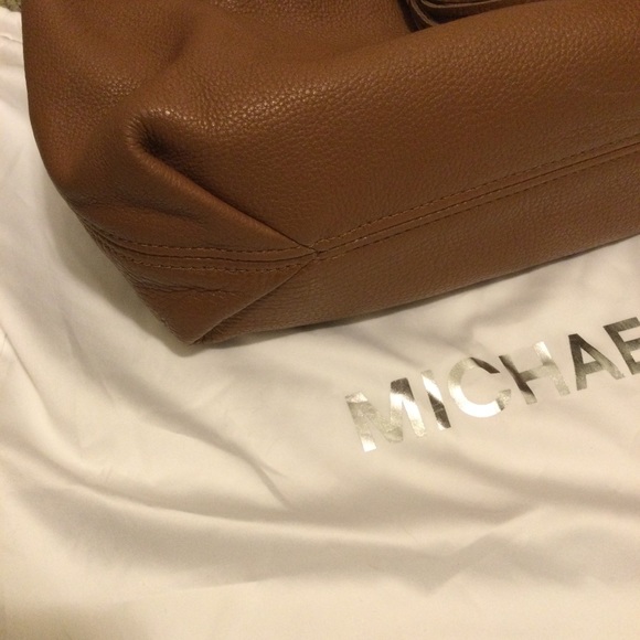 Micheal Kors Shoulder Bag ✨Host Pick✨ - Picture 5 of 10